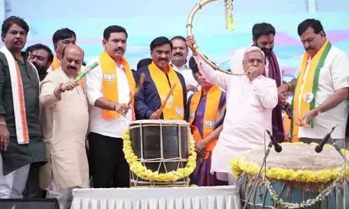 कर्नाटक BJP का प्रदर्शन, बेल्लारी हिंसा पर कार्रवाई की मांग कर्नाटक BJP का प्रदर्शन, बेल्लारी हिंसा पर कार्रवाई की मांग