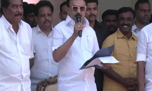 CM ने अलंगनल्लूर कार्यक्रम में जल्लीकट्टू के सर्वश्रेष्ठ बैल-चालक के लिए सरकारी नौकरी की घोषणा की