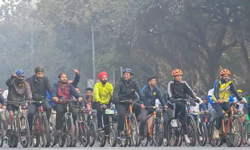 Fit इंडिया संडे: मंडाविया और किशन रेड्डी साइकिल पर Fit इंडिया संडे: मंडाविया और किशन रेड्डी साइकिल पर