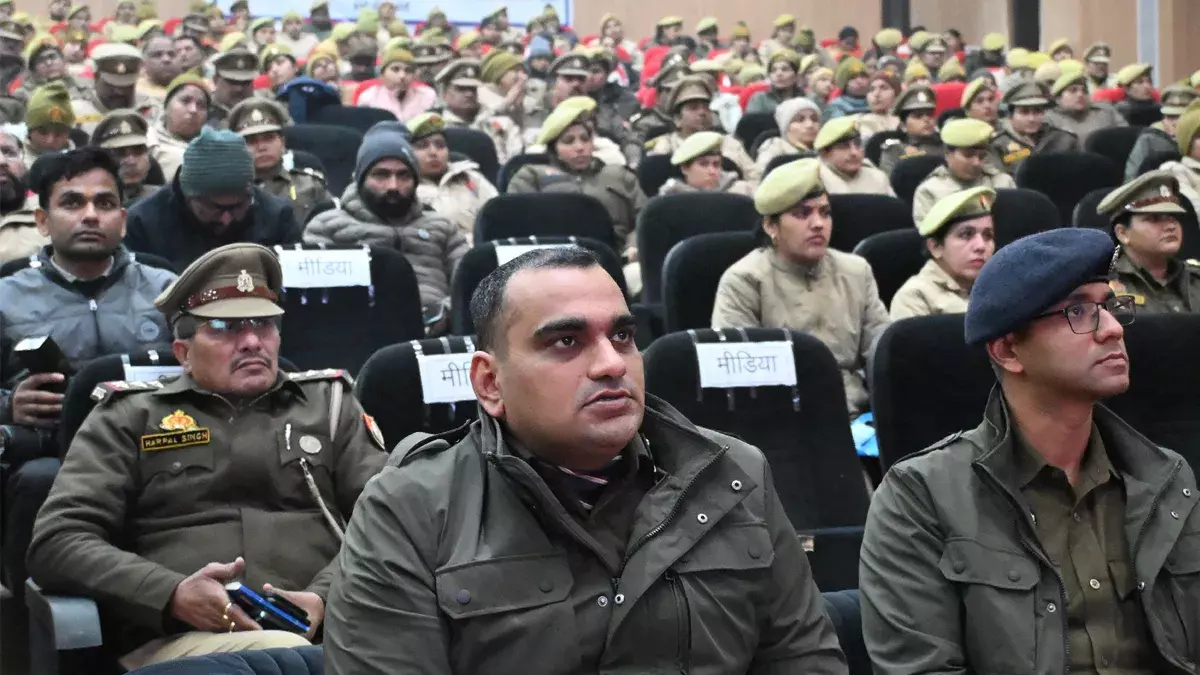Bareilly: थाने में पीड़ितों के शुरुआती दस मिनट पर डीजीपी ने जताई गंभीरता Bareilly: थाने में पीड़ितों के शुरुआती दस मिनट पर डीजीपी ने जताई गंभीरता