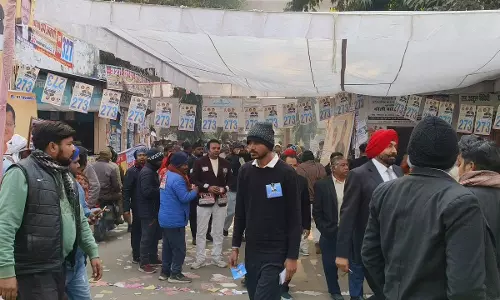 Bareilly: यूपी बार काउंसिल चुनाव में पहले दिन हुई 35% वोटिंग Bareilly: यूपी बार काउंसिल चुनाव में पहले दिन हुई 35% वोटिंग