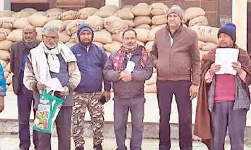 Bareilly: किसानों ने किया धान भुगतान के लिए प्रदर्शन