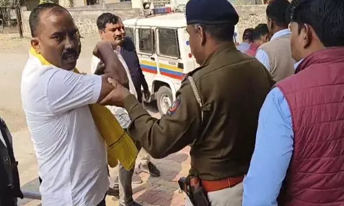 Mumbai में विरोध प्रदर्शन से पहले धनगर प्रदर्शनकारी दीपक बोरहाड़े को हिरासत में लिया गया