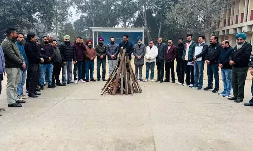 मांगें पूरी नहीं हुईं तो चुनाव का बहिष्कार करेंगे: Ministerial Employees मांगें पूरी नहीं हुईं तो चुनाव का बहिष्कार करेंगे: Ministerial Employees