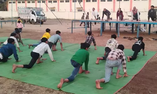 Chandigarh: तीन दिवसीय सूर्य नमस्कार योग कार्यक्रम की समाप्ति Chandigarh: तीन दिवसीय सूर्य नमस्कार योग कार्यक्रम की समाप्ति