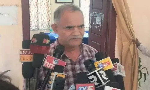 ZP CEO श्रीनिवास राव से शालिगोवरम एमपीओ ऑफिस में पूछताछ