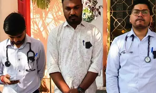 कैपिटल हॉस्पिटल: डॉक्टरों का काले बैज में विरोध प्रदर्शन