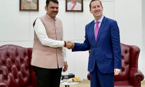 अमेरिकी राजदूत सर्जियो गोर ने देवेंद्र फडणवीस से की मुलाकात, महाराष्ट्र में निवेश बढ़ाने पर चर्चा अमेरिकी राजदूत सर्जियो गोर ने देवेंद्र फडणवीस से की मुलाकात, महाराष्ट्र में निवेश बढ़ाने पर चर्चा