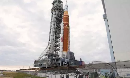 लॉन्च के लिए तैयार दुनिया का सबसे शक्तिशाली रॉकेट: फरवरी में शुरू होगा Moon Mission लॉन्च के लिए तैयार दुनिया का सबसे शक्तिशाली रॉकेट: फरवरी में शुरू होगा Moon Mission
