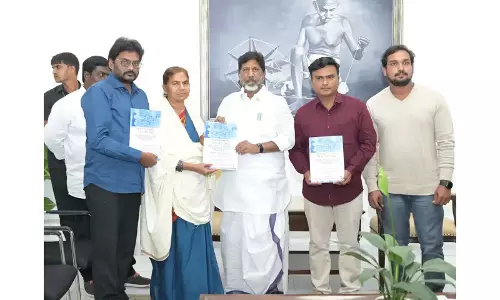 Rohit Vemula की मां ने उपमुख्यमंत्री से न्याय की मांग की