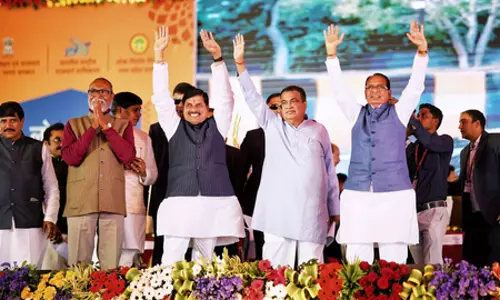 मध्य प्रदेश: नितिन गडकरी ने विकास परियोजनाओं का किया लोकार्पण और भूमिपूजन मध्य प्रदेश: नितिन गडकरी ने विकास परियोजनाओं का किया लोकार्पण और भूमिपूजन