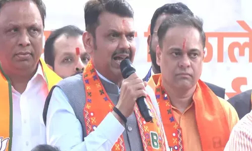 महाराष्ट्र CM ने पार्टी कार्यकर्ताओं को आचरण में सादगी और विनम्रता बनाए रखने की दी सलाह