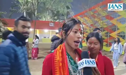 गुवाहाटी में प्रधानमंत्री मोदी के सामने 10,000 बोडो कलाकारों ने प्रस्तुत किया भव्य बगुरुंबा नृत्य गुवाहाटी में प्रधानमंत्री मोदी के सामने 10,000 बोडो कलाकारों ने प्रस्तुत किया भव्य बगुरुंबा नृत्य