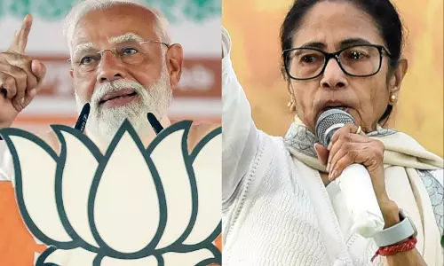 बंगाल चुनाव: मोदी का TMC पर हमला, ममता का केंद्र पर आरोप बंगाल चुनाव: मोदी का TMC पर हमला, ममता का केंद्र पर आरोप
