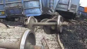 Up News: मालगाड़ी का डिब्बा पटरी से उतरा, आवाजाही ठप Up News: मालगाड़ी का डिब्बा पटरी से उतरा, आवाजाही ठप
