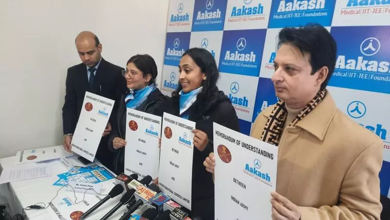 आकाश सेना के जवानों के बच्चों को स्कॉलरशिप देगा आकाश सेना के जवानों के बच्चों को स्कॉलरशिप देगा