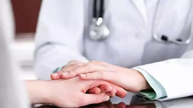 Tamil Nadu : सरकारी डॉक्टर काउंसिल मीटिंग में सैलरी बढ़ाने की घोषणा पर अड़े Tamil Nadu : सरकारी डॉक्टर काउंसिल मीटिंग में सैलरी बढ़ाने की घोषणा पर अड़े