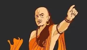 Chanakya Niti: सफलता को आपकी ओर खींचती हैं ये 5 आदतें Chanakya Niti: सफलता को आपकी ओर खींचती हैं ये 5 आदतें