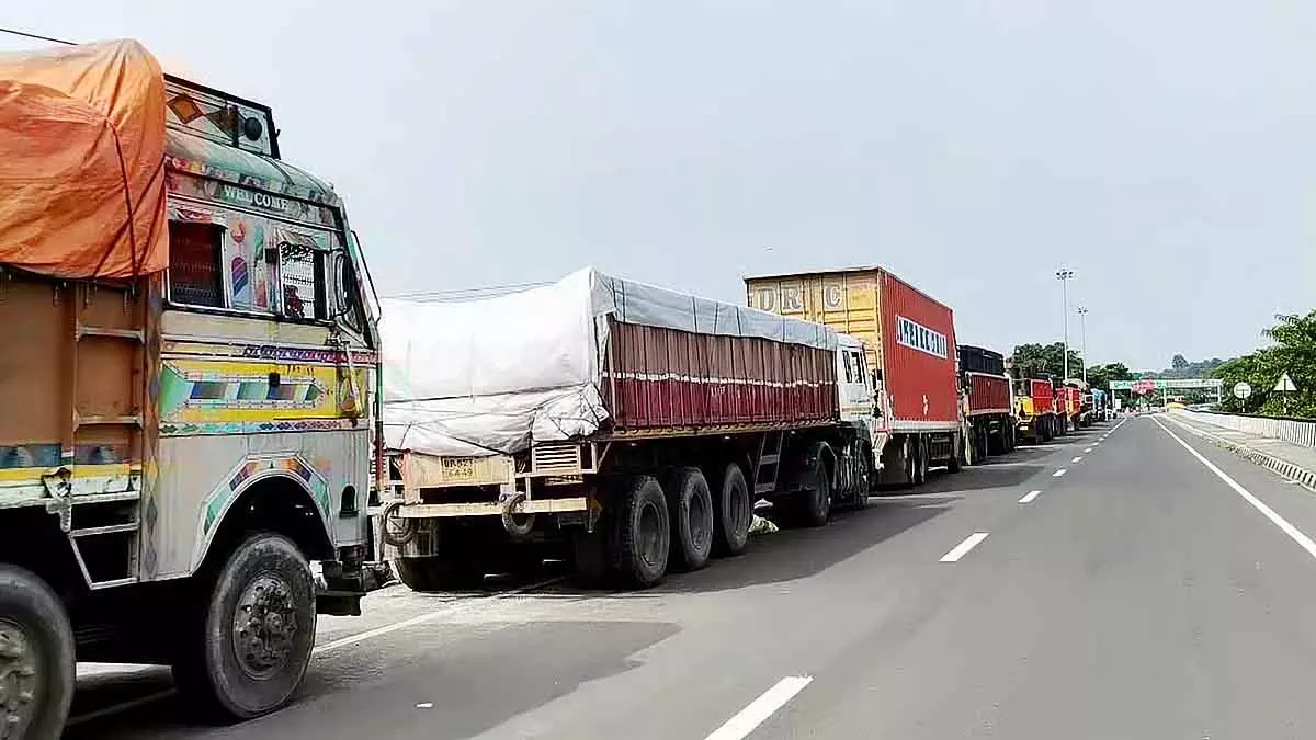 MP : खंडवा-इंदौर रोड पर 19 जनवरी से 7 दिनों के लिए भारी वाहनों पर रोक MP : खंडवा-इंदौर रोड पर 19 जनवरी से 7 दिनों के लिए भारी वाहनों पर रोक