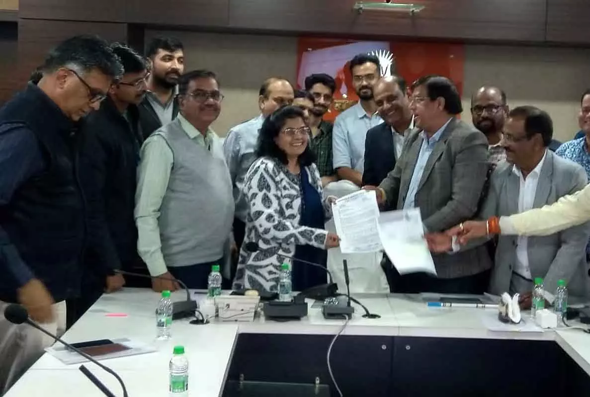 Indore : उद्योगपतियों ने बिजली क्वालिटी मीटर लगाने की अनिवार्यता का विरोध किया Indore : उद्योगपतियों ने बिजली क्वालिटी मीटर लगाने की अनिवार्यता का विरोध किया