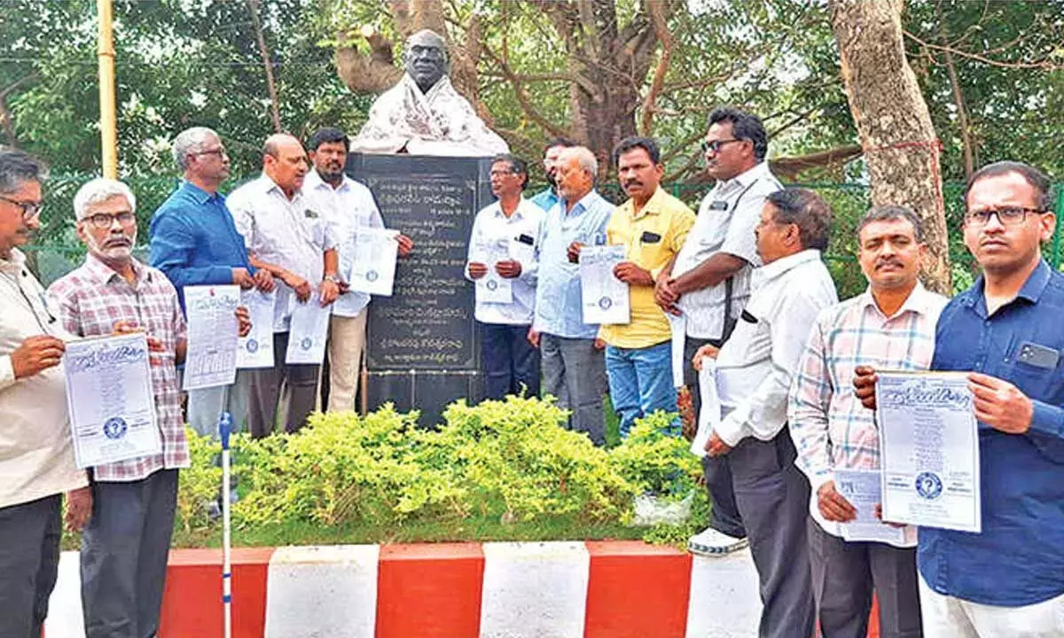 Andhra: त्रिपुरनेनी को याद किया गया Andhra: त्रिपुरनेनी को याद किया गया