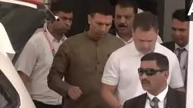 Bhagirathpura पीड़ितों से मिलने इंदौर पहुंचे राहुल गांधी; एयरपोर्ट पर जीतू पटवारी ने किया स्वागत Bhagirathpura पीड़ितों से मिलने इंदौर पहुंचे राहुल गांधी; एयरपोर्ट पर जीतू पटवारी ने किया स्वागत