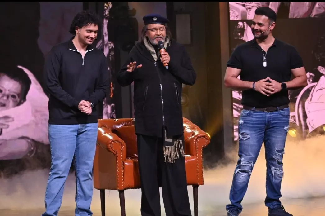 Mithun Chakraborty के सिनेमा के 50 साल, बेटों ने मनाया खास जश्न Mithun Chakraborty के सिनेमा के 50 साल, बेटों ने मनाया खास जश्न