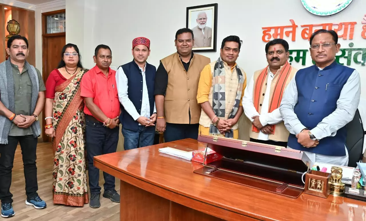 CM विष्णुदेव साय से रायपुर प्रेस क्लब के नवनिर्वाचित पदाधिकारियों ने की मुलाकात CM विष्णुदेव साय से रायपुर प्रेस क्लब के नवनिर्वाचित पदाधिकारियों ने की मुलाकात