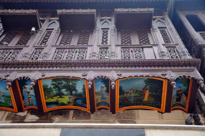 Amritsar: लकड़ी और दौलत से उकेरे गए छज्जे शहर के अतीत को दर्शाते हैं Amritsar: लकड़ी और दौलत से उकेरे गए छज्जे शहर के अतीत को दर्शाते हैं