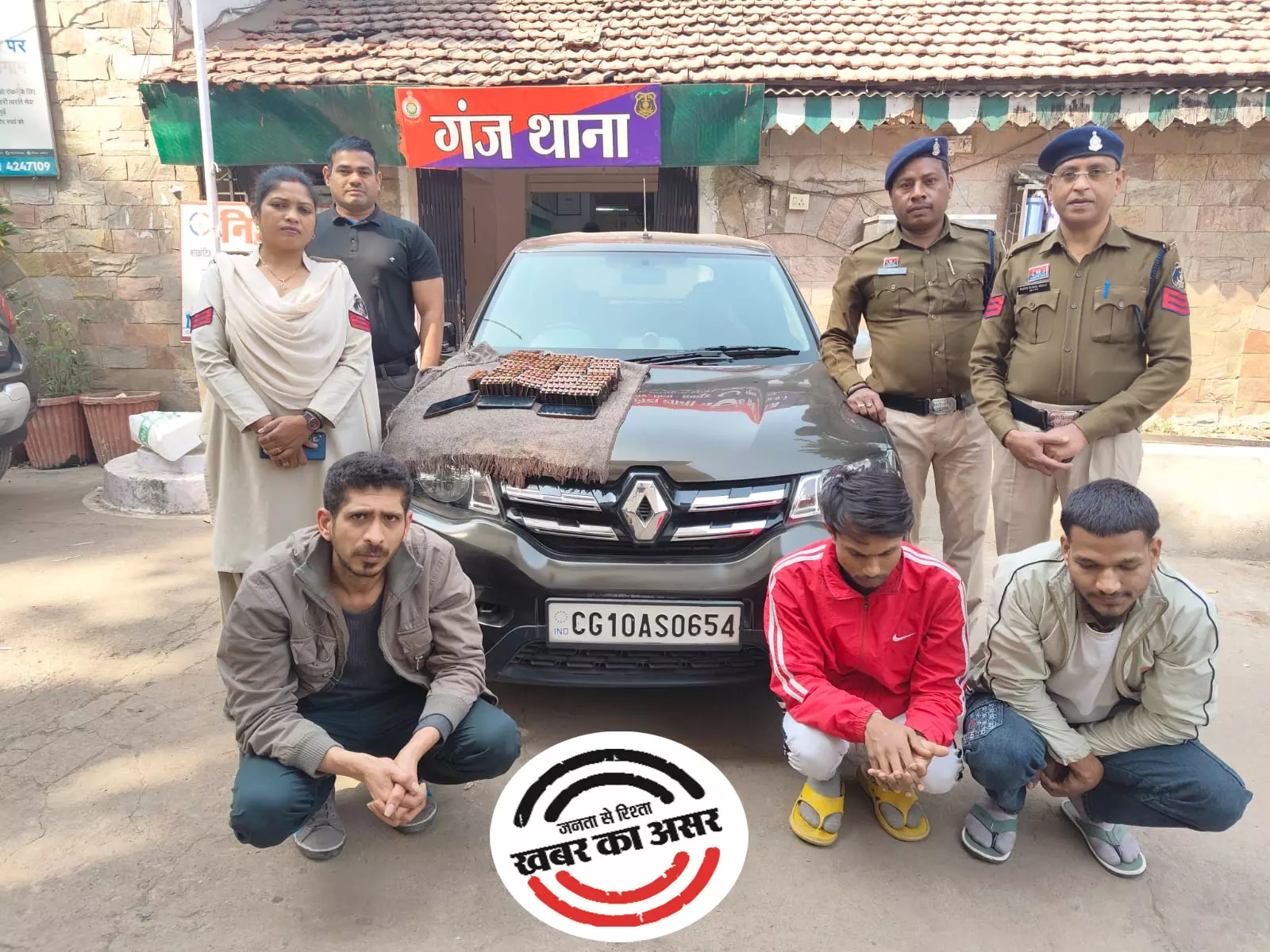 कार खड़ी कर ग्राहक देख रहे 3 तस्कर गिरफ्तार, 3 हजार नशीली गोलियां जब्त कार खड़ी कर ग्राहक देख रहे 3 तस्कर गिरफ्तार, 3 हजार नशीली गोलियां जब्त