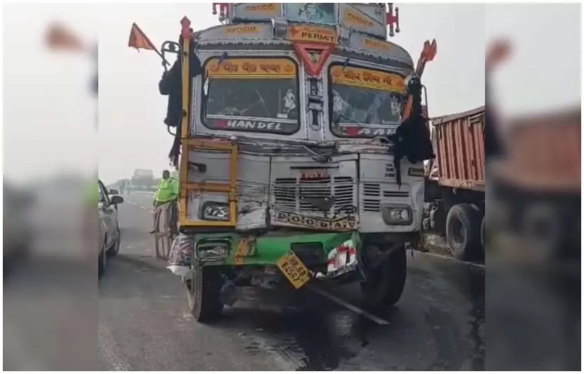 कोहरे ने थामी रफ्तार...एक के बाद एक टकराए 10 से ज्यादा वाहन, उसके बाद... कोहरे ने थामी रफ्तार...एक के बाद एक टकराए 10 से ज्यादा वाहन, उसके बाद...