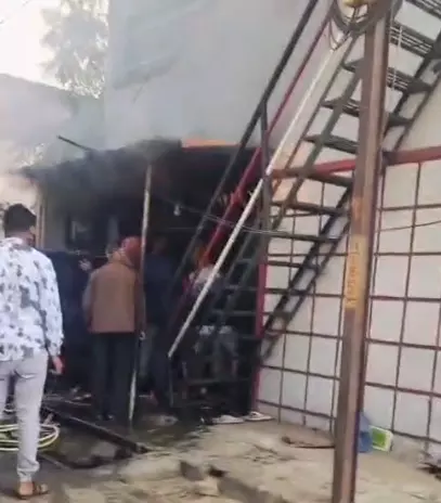 टाटीबंध में बुजुर्ग जिंदा जला, रूम हीटर बनी मौत की वजह टाटीबंध में बुजुर्ग जिंदा जला, रूम हीटर बनी मौत की वजह
