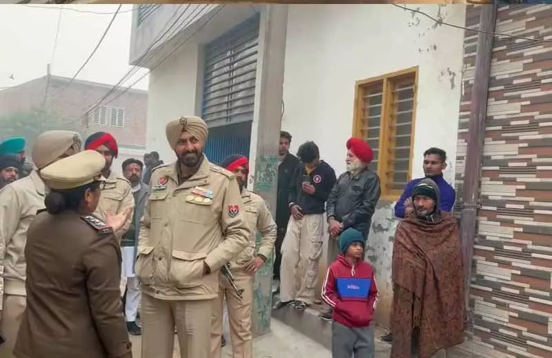 Ludhiana: 20 से ज़्यादा तस्करी के मामलों का सामना कर रहे परिवार के घर का हिस्सा गिराया गया Ludhiana: 20 से ज़्यादा तस्करी के मामलों का सामना कर रहे परिवार के घर का हिस्सा गिराया गया