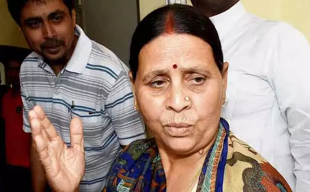 IRCTC घोटाले में राबड़ी देवी की याचिका पर Delhi HC ने CBI से जवाब मांगा IRCTC घोटाले में राबड़ी देवी की याचिका पर Delhi HC ने CBI से जवाब मांगा