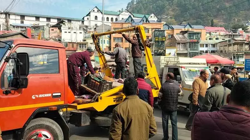 Chamba में दूसरे दिन भी अतिक्रमण हटाया गया Chamba में दूसरे दिन भी अतिक्रमण हटाया गया