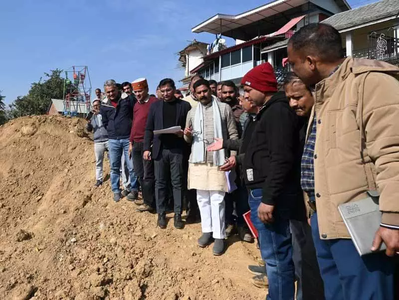 Dharampur MLA ने सरकाघाट में हाईवे के काम का निरीक्षण किया Dharampur MLA ने सरकाघाट में हाईवे के काम का निरीक्षण किया