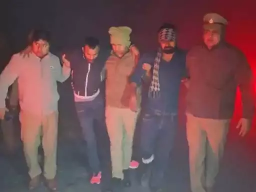 पुलिस मुठभेड़, जवाबी फायरिंग में दो बदमाश घायल पुलिस मुठभेड़, जवाबी फायरिंग में दो बदमाश घायल
