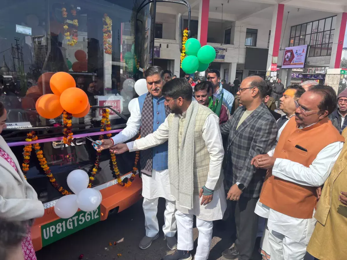 Aligarh: वृंदावन के लिए अटल सेवा की इलेक्ट्रिक बसें शुरू Aligarh: वृंदावन के लिए अटल सेवा की इलेक्ट्रिक बसें शुरू