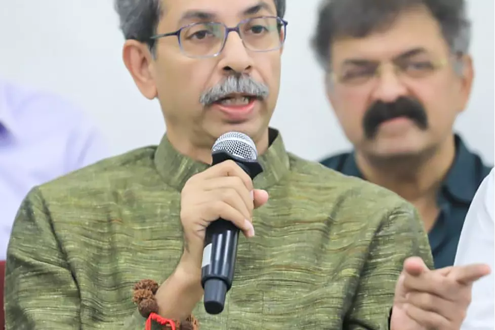 Mumbai का भविष्य तय करने में कठिनाई, मराठी समुदाय की लड़ाई जारी: सामना Mumbai का भविष्य तय करने में कठिनाई, मराठी समुदाय की लड़ाई जारी: सामना