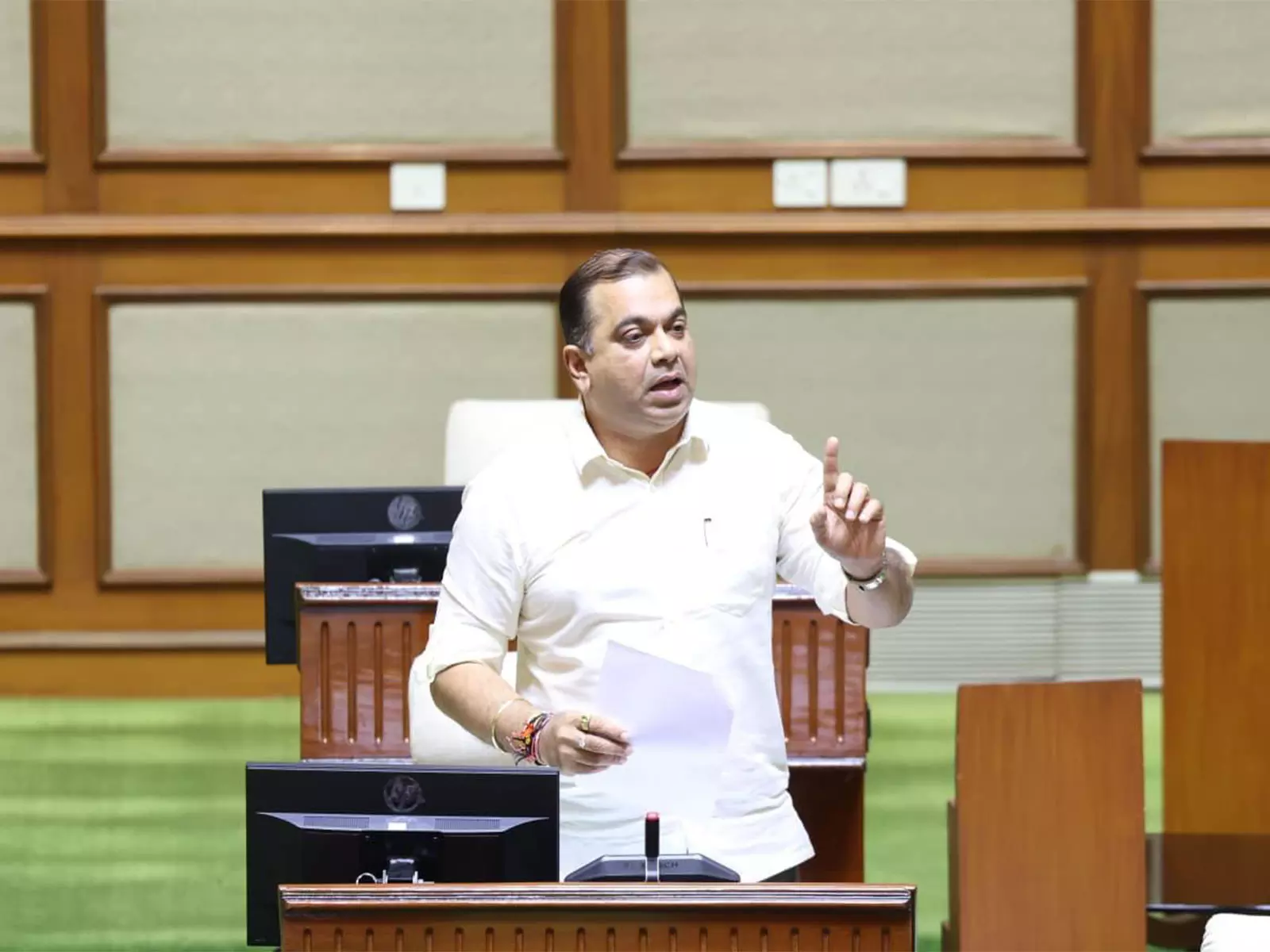 Goa में अवैध पार्टियों पर पर्यटन मंत्री ने कड़ा रुख अपनाया Goa में अवैध पार्टियों पर पर्यटन मंत्री ने कड़ा रुख अपनाया