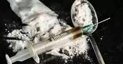 जम्मू-कश्मीर के Budgam में 4 किलो चरस बरामद, तीन गिरफ्तार जम्मू-कश्मीर के Budgam में 4 किलो चरस बरामद, तीन गिरफ्तार