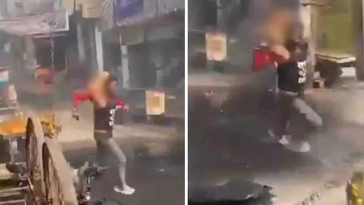Ghaziabad में ट्रांसफार्मर फटने का डरावना वीडियो, आदमी भागते हुए बचा Ghaziabad में ट्रांसफार्मर फटने का डरावना वीडियो, आदमी भागते हुए बचा
