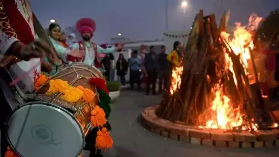 Punjabis ने रविवार को बड़े लोहड़ी उत्सव की योजना बनाई Punjabis ने रविवार को बड़े लोहड़ी उत्सव की योजना बनाई