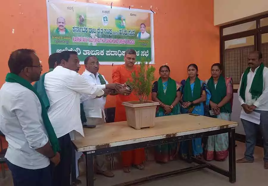 किसानों की समस्याओं को हल करने को प्राथमिकता दी जाएगी: Vasudev Meti किसानों की समस्याओं को हल करने को प्राथमिकता दी जाएगी: Vasudev Meti
