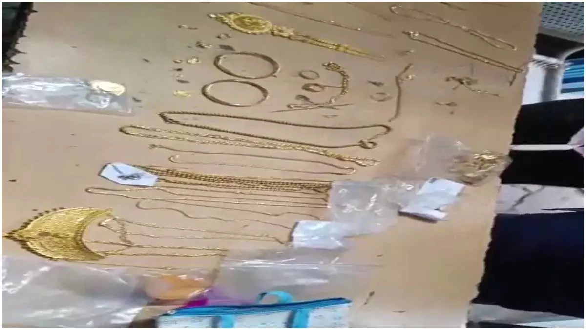 21वीं सदी में ईमानदारी जिंदा है! पाया 45 लाख का सोना, सफाईकर्मी ने लौटाकर जीता सबका दिल 21वीं सदी में ईमानदारी जिंदा है! पाया 45 लाख का सोना, सफाईकर्मी ने लौटाकर जीता सबका दिल