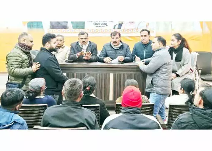 Arvind Gupta ने जनता दरबार लगाया, बिजली संकट पर उमर-सरकार की आलोचना की Arvind Gupta ने जनता दरबार लगाया, बिजली संकट पर उमर-सरकार की आलोचना की
