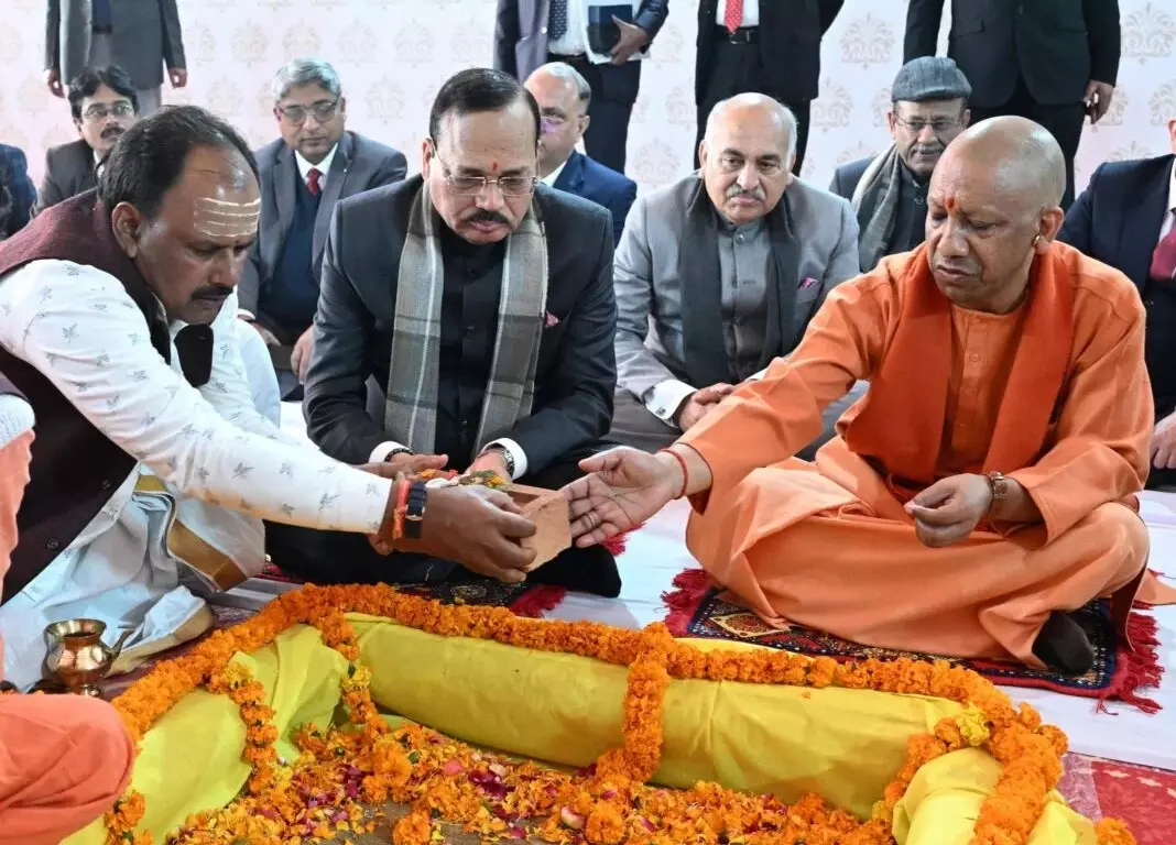 Chandauli: सीजेआई और मुख्यमंत्री ने किया न्यायिक विकास का उद्घाटन Chandauli: सीजेआई और मुख्यमंत्री ने किया न्यायिक विकास का उद्घाटन