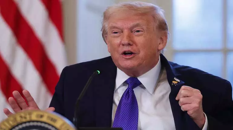 ट्रंप ने US में दवा की कीमतों पर रोशनी डालने के लिए अपने अमीर दोस्त का मज़ाक उड़ाया ट्रंप ने US में दवा की कीमतों पर रोशनी डालने के लिए अपने अमीर दोस्त का मज़ाक उड़ाया