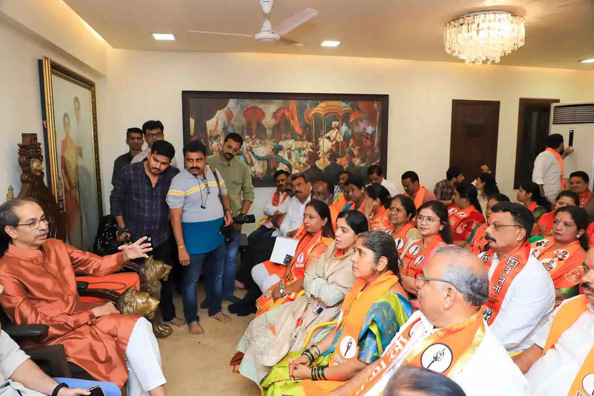 हमारी हार में गरिमा है, उनकी जीत दागदार है: उद्धव ठाकरे का BJP पर तंज हमारी हार में गरिमा है, उनकी जीत दागदार है: उद्धव ठाकरे का BJP पर तंज