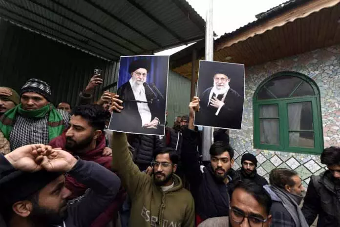 Kashmir के कुछ हिस्सों में ईरान के समर्थन में रैलियां हुईं Kashmir के कुछ हिस्सों में ईरान के समर्थन में रैलियां हुईं